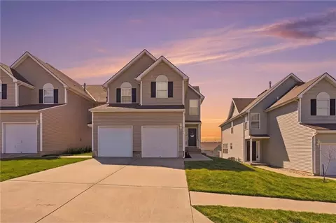 2140 SW Gooseberry Ln, Lees Summit, MO 64082