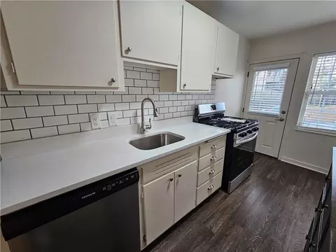 1207 W 45th St #2W, Kansas City, MO 64111