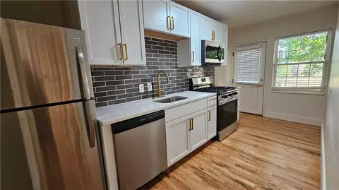 1207 W 45th St #2W, Kansas City, MO 64111