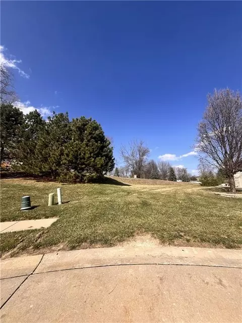 4113 Hidden Valley Dr, Saint Joseph, MO 64506