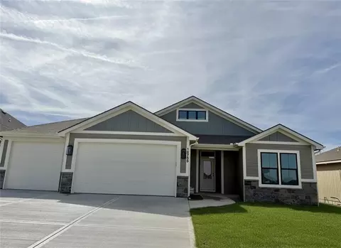 13735 NW 70th St, Parkville, MO 64152