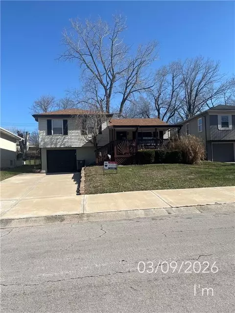 4821 N Tullis Dr, Kansas City, MO 64119