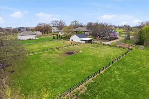 10585 W 157th Ter, Overland Park, KS 66221