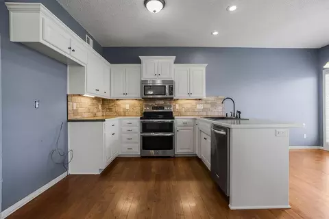 11504 E 207th Cir, Peculiar, MO 64078