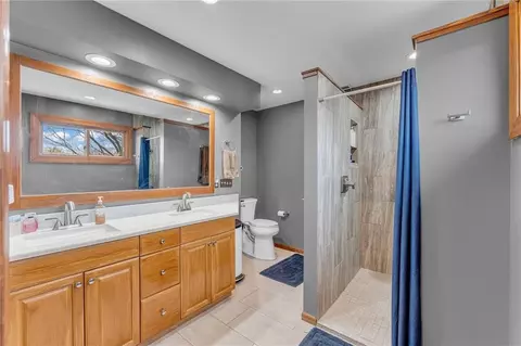 Bath - 1116 Oak Tree Dr, Lawrence, KS 66049 photo 2 of 4