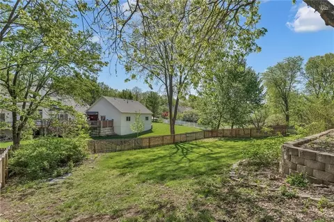 Exterior - 1116 Oak Tree Dr, Lawrence, KS 66049 photo 5 of 18