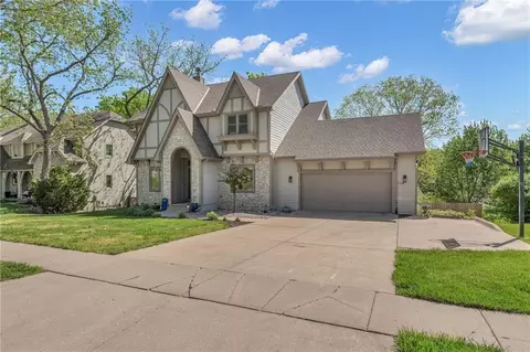 Exterior - 1116 Oak Tree Dr, Lawrence, KS 66049 photo 3 of 18