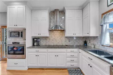 Kitchen - 1116 Oak Tree Dr, Lawrence, KS 66049 photo 3 of 4