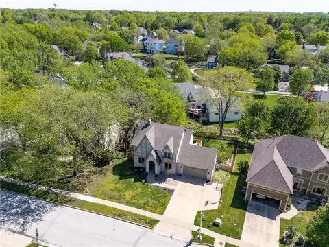 View/Area - 1116 Oak Tree Dr, Lawrence, KS 66049 photo 5 of 6