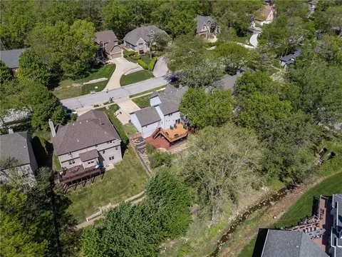 View/Area - 1116 Oak Tree Dr, Lawrence, KS 66049 photo 4 of 6