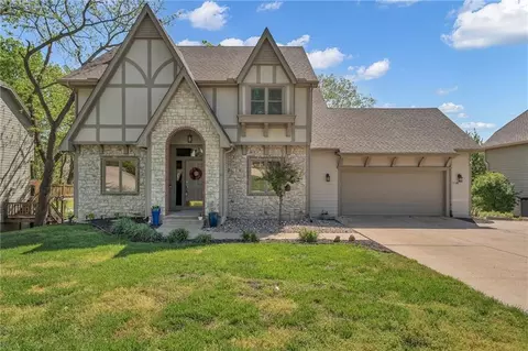 1116 Oak Tree Dr, Lawrence, KS 66049