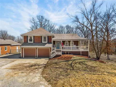 30030 W 84th St, De Soto, KS 66018