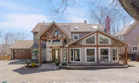 403 Navajo Ln, Lake Quivira, KS 66217