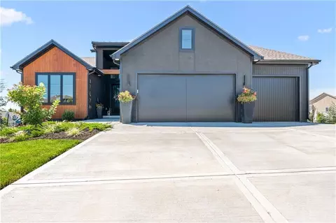 17420 Crystal St, Overland Park, KS 66221