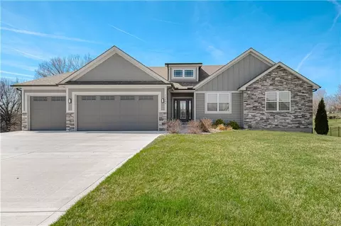 13504 Oakridge Dr, Kearney, MO 64060