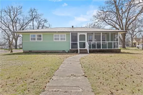 628 Maple St, Chetopa, KS 67336