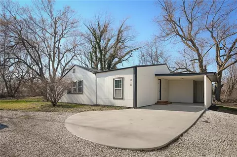 210 W Grand St, Gardner, KS 66030