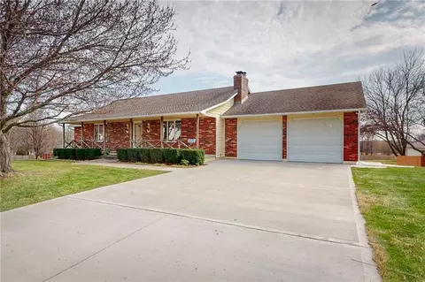 105 Toucan St, Raymore, MO 64083