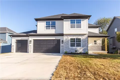 7350 NW Clore Dr, Parkville, MO 64152