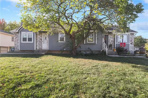 2407 Pearson Cir, Harrisonville, MO 64701