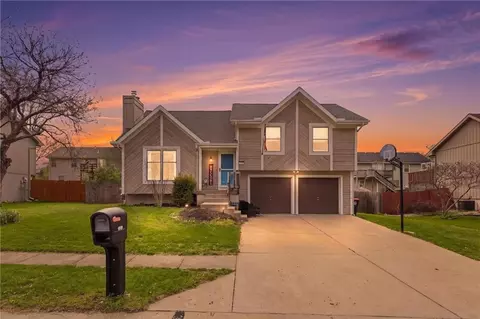 1800 Patricia Dr, Kearney, MO 64060