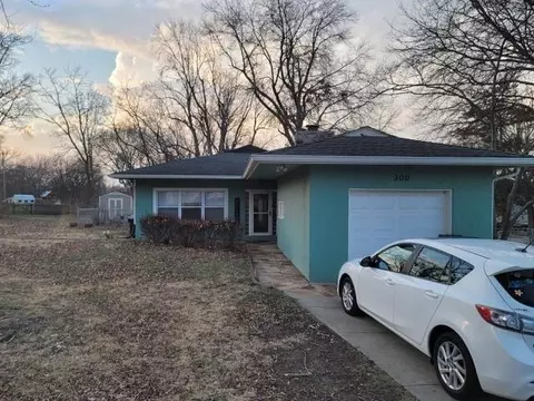 300 W 1st St, Lees Summit, MO 64063