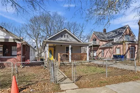 3308 Tracy Ave, Kansas City, MO 64109