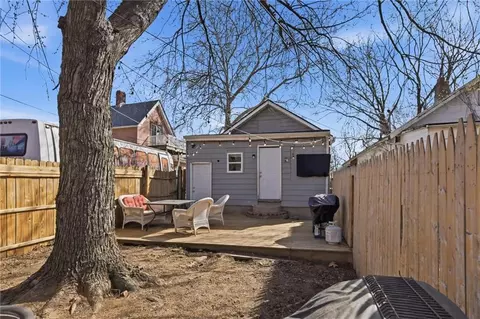 3308 Tracy Ave, Kansas City, MO 64109