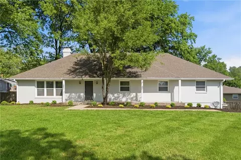 1001 Tam Oshanter Dr, Kansas City, MO 64145