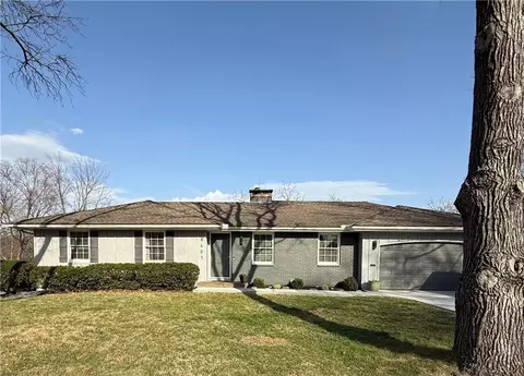 8401 Northern St, Raytown, MO 64138