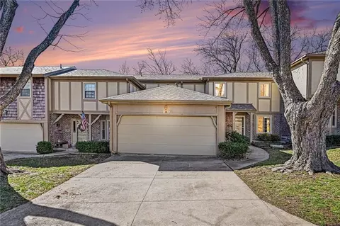 10907 W 96th Ter, Overland Park, KS 66214
