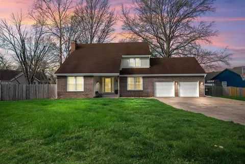 709 NW 41st St, Blue Springs, MO 64015