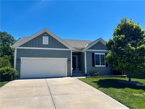 1817 Prairie Grass Dr, Raymore, MO 64083