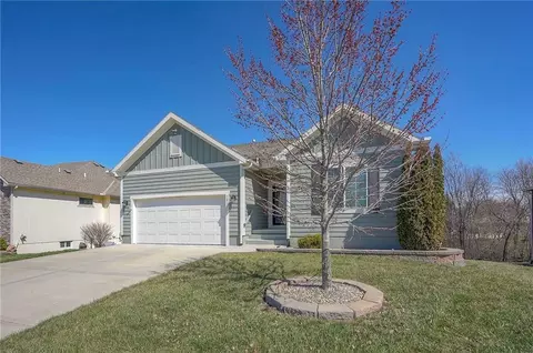 1817 Prairie Grass Dr, Raymore, MO 64083