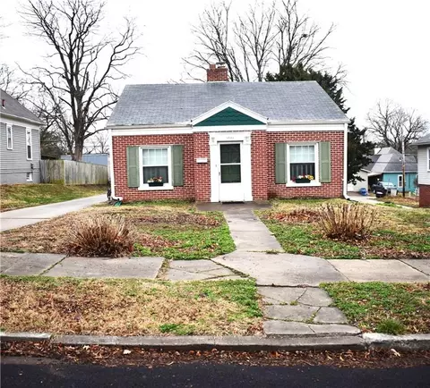 2922 Angelique St, Saint Joseph, MO 64501