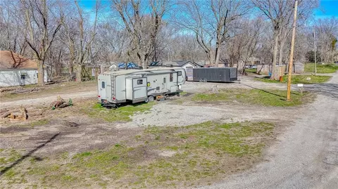 608 W Heth St, Mayview, MO 64071 photo 3