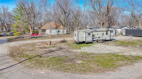 608 W Heth St, Mayview, MO 64071 photo 2