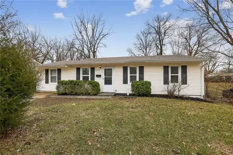7815 E 51st St, Kansas City, MO 64129