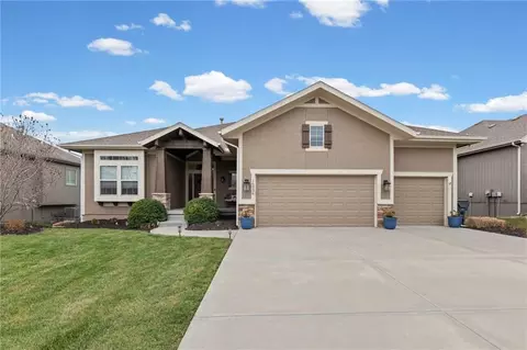 16336 S Twilight Ln, Olathe, KS 66062