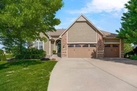 1205 Richards Cir, Raymore, MO 64083