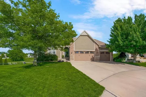 Exterior - 1205 Richards Cir, Raymore, MO 64083 photo 7 of 8