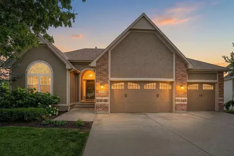 Exterior - 1205 Richards Cir, Raymore, MO 64083 photo 5 of 8