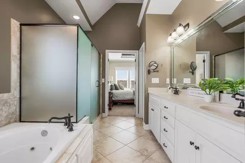 Bath - 1205 Richards Cir, Raymore, MO 64083 photo 2 of 4