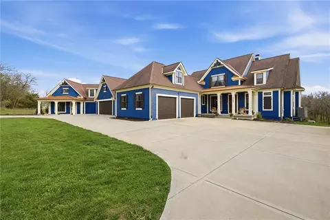 5763 W 335 St, Louisburg, KS 66053