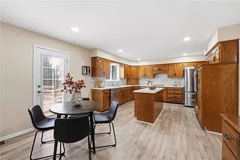 8417 W 113th Ter, Overland Park, KS 66210