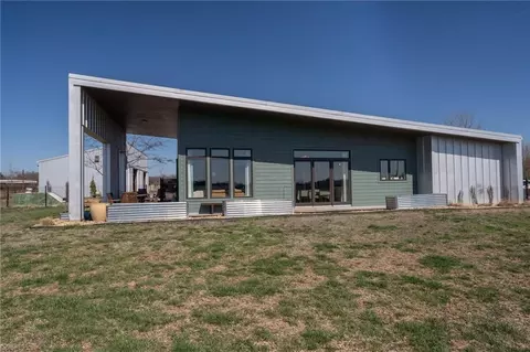 1564 N 450th Rd, Baldwin City, KS 66006