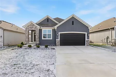 15449 W 173rd St, Olathe, KS 66062