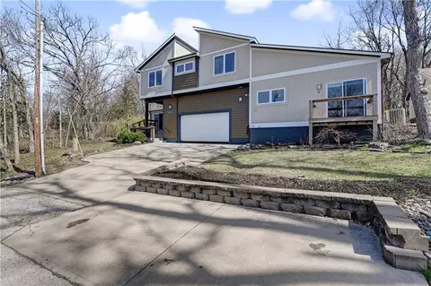 52 G St, Lake Lotawana, MO 64086