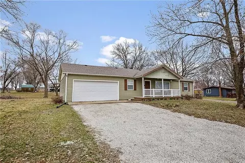 3723 Lake Trenton Dr, Trenton, MO 64683
