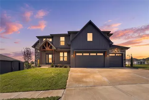2700 NE Crestview St, Blue Springs, MO 64029